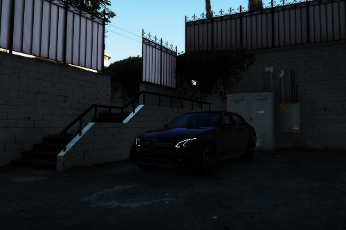 Realistic Handling and damage Mercedes E63AMG